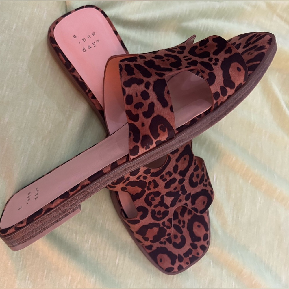 NWOT sandal